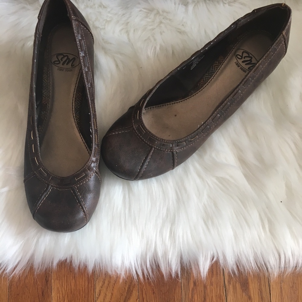 SM Brown Lifted Flats Size 8 - great condition. 🌸